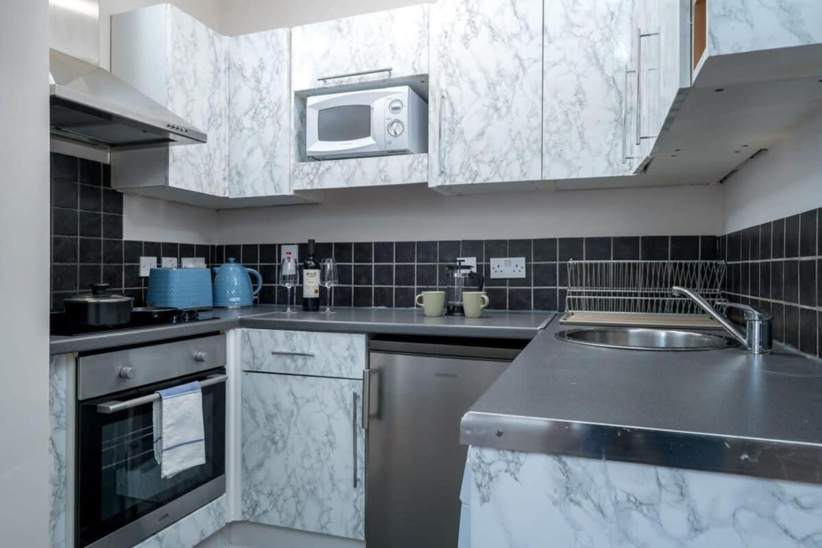 Of - Lovely Two Bedroom * Londres